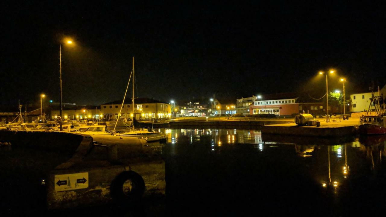 Harbour Sleep Motel Neksø Екстериор снимка